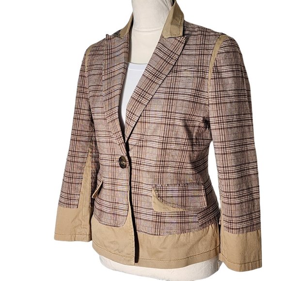 BCBG MAXZRIA, The Single Button Jacket- Manuela. Size: Medium - Picture 5 of 9